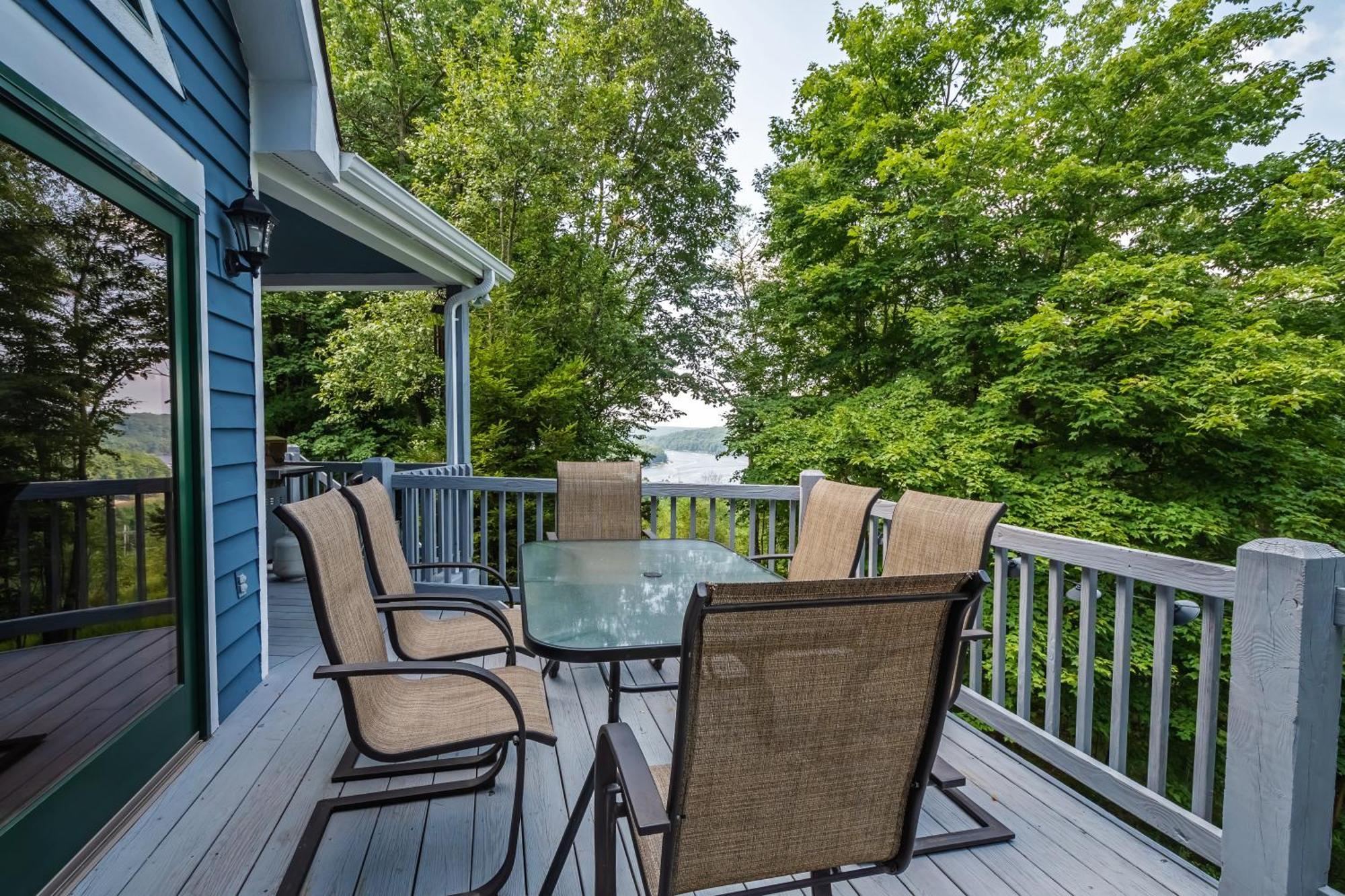 Tranquility Villa McHenry Exterior photo